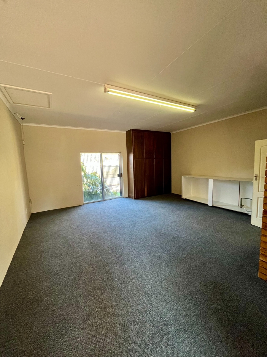 4 Bedroom Property for Sale in Flamwood North West